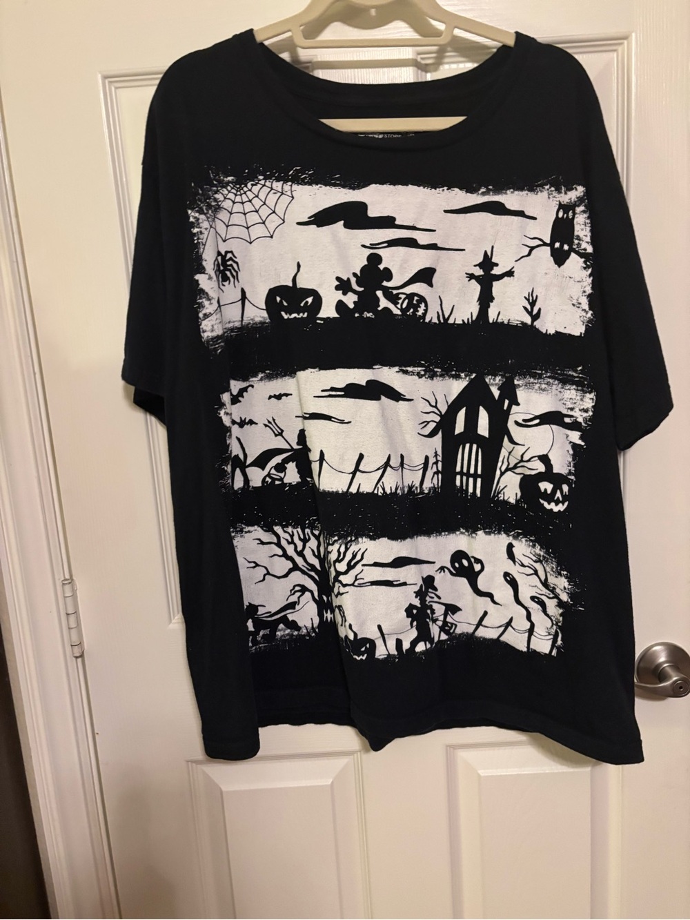 Disney Women’s Black Halloween Graphic Short Sleeve Tee